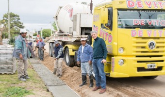 MUNICIPIO Y COLECTIVIDAD BOLIVIANA, INICIARON TRABAJO EN CONJUNTO