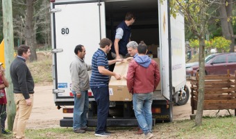 SE ENTREGARON EQUIPOS DE CLIMATIZACIN PARA LA SECUNDARIA TRES DE MAR DE LAS PAMPAS