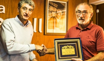 Barrera entregó una placa a autoridades del Club de Pesca, Caza y Náutica