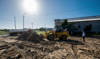 TRABAJOS DE NIVELACIN DONDE SE CONSTRUIR EL CENTRO DE SALUD SUR