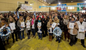 ALUMNOS TOMARON LA PROMESA A LA BANDERA