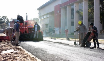 EL INTENDENTE RECORRI LA OBRA DE ASFALTADO DE LA ZONA OESTE