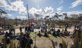 Festival del Da del Estudiante y la Primavera en plaza Carlos Idaho Gesell