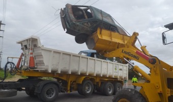 EL MUNICIPIO REMUEVE VEHCULOS ABANDONADOS DE LA VA PBLICA