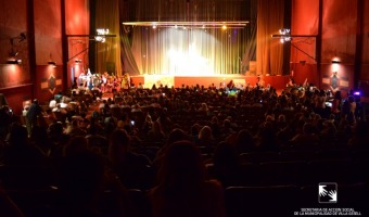 EXPLOT EL TEATRO MUNICIPAL CON LA MUESTRA DE TALLERES DE LA SECRETARA DE ACCIN SOCIAL