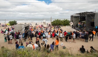 EL ARTE DE VIVIR REALIZ JORNADA DE MSICA Y MEDITACIN JUNTO AL MAR