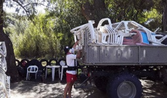 SEGURIDAD EN PLAYA COLABORA CON LA RECOLECCIN DE  RESIDUOS RECICLABLES EN LA PLAYA