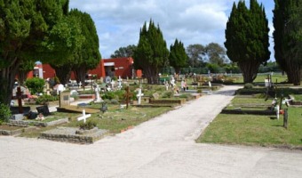 EL CEMENTERIO EST ABIERTO AL PBLICO