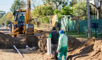 OBRAS PBLICAS: SE AVANZA EN LA EXTENSIN DE CLOACAS EN BARRIO LA CARMENCITA