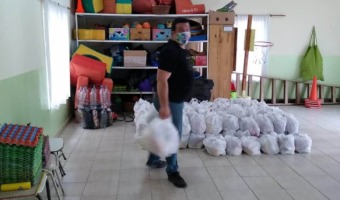 EL REA DE LA JUVENTUD COLABOR CON LA ENTREGA DE ALIMENTOS EN MAR AZUL