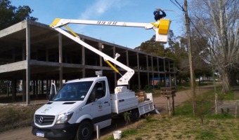 FUERTE TRABAJO EN EL MANTENIMIENTO DE LUMINARIAS