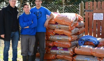 Barrera entreg alimento balanceado a Provida y Apaade