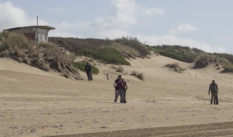 CON UNA GRAN PARTICIPACIN JORNADA DE LIMPIEZA EN LAS PLAYAS DEL SUR