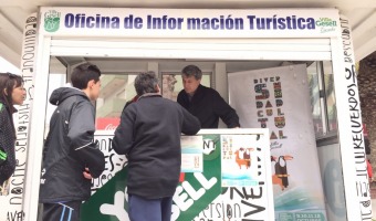 Barrera atendi la oficina de Informacin Turstica