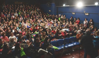 A sala llena se inaugur la 11 Bienal de Cermica