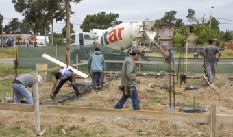 CONTINA AVANZANDO LA OBRA DE LA CANCHA DE HOCKEY