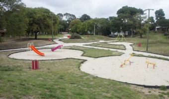 NUEVOS SENDEROS Y ESPACIOS DE JUEGO EN LA PLAZA DE LA AMISTAD