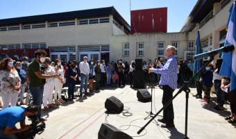 INICIO DE CLASES DE LUJO: PEDRO AZNAR EN LA APERTURA DEL CICLO LECTIVO EN LA SECUNDARIA 6