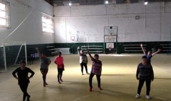 LA ACTIVIDAD FSICA DEL CENTRO ESPECIALIZADO DIABETES SE MUD AL POLIDEPORTIVO