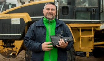 TRABAJADORES DE CORRALN SUR RECIBIERON CALZADOS PRODUCIDOS EN LA CIUDAD