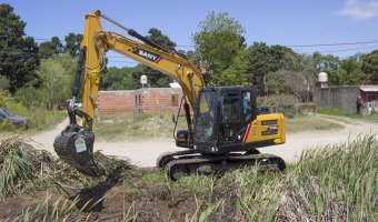 LA NUEVA RETROEXCAVADORA GESELINA YA EST OPERATIVA Y FUNCIONANDO EN LA CIUDAD