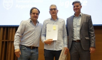 EL INTENDENTE RECIBI UN PREMIO DEL MINISTERIO DE HBITAT DE NACIN