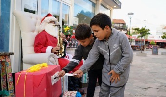 PAPA NOEL TE ESPERA EN LA PLAZA PRIMERA JUNTA