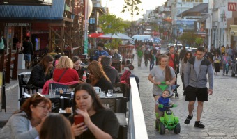 CASI 100 MIL TURISTAS INGRESARON A GESELL EN LOS LTIMOS CUATRO DAS