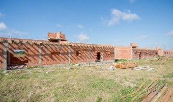 FUERTE AVANCE EN LA OBRA DE LAS 16 NUEVAS VIVIENDAS PARA POLICAS DE VILLA GESELL