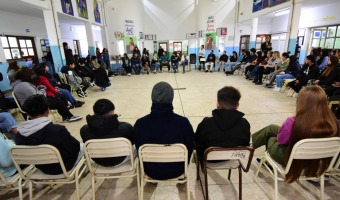 CHARLA DEBATE CON DIPUTADOS EN LA ESCUELA SECUNDARIA N 1