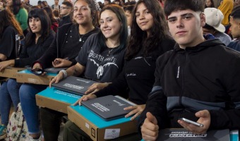 SEGUIMOS ENTREGANDO COMPUTADORAS PARA ESTUDIANTES DE 6TO AO DE LAS ESCUELAS PBLICAS DE VILLA GESELL