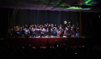 LA CANCIN POPULAR EN UN ABRAZO: LA ORQUESTA MUNICIPAL Y EL CORO DE VILLA GESELL SE UNEN EN UN CONCIERTO A BENEFICIO DE MATAS MENDY