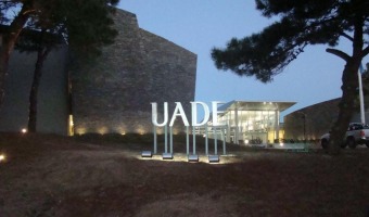 Entrega de Becas de la Uade
