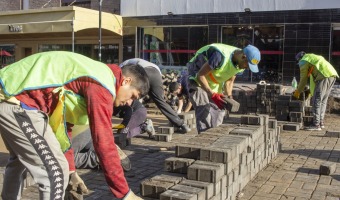 AVANZA SIN PAUSA LA OBRA DE COLOCACIN DE PAVIMENTO ARTICULADO EN AV. 3 ENTRE PASEOS 104 Y 105