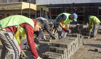 AVANZA SIN PAUSA LA OBRA DE COLOCACIN DE PAVIMENTO ARTICULADO EN AV. 3 ENTRE PASEOS 104 Y 105