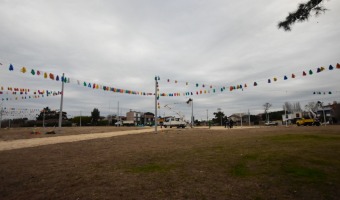 ULTIMANDO DETALLES PARA LA FIESTA DE LA VIRGEN DE COPACABANA EN VILLA GESELL