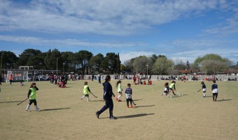 CON GRAN EMOCIN,  SE REALIZ EL PRIMER PARTIDO OFICIAL EN LA CANCHA DE HOCKEY MUNICIPAL