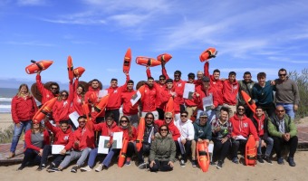 PRIMERA CAMADA DE EGRESADOS DE LA ESCUELA DE FORMACIN PROFESIONAL DE GUARDAVIDAS 