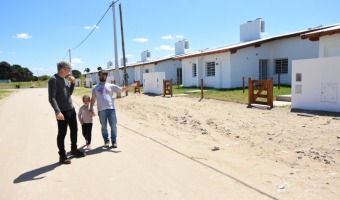 EL INTENDENTE MUNICIPAL Y EL SECRETARIO DE PLANEAMIENTO RECORREN OBRAS DE VIVIENDAS A PUNTO DE ENTREGA