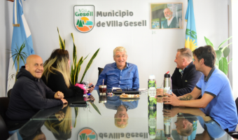 ENCUENTRO ENTRE EL INTENDENTE, CONCEJALES ELECTOS Y UN CONSEJERO ESCOLAR EN EL PALACIO MUNICIPAL