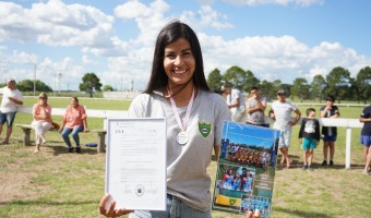 RECONOCIMIENTO A SAFIRA VALENZUELA: DESTACADA JUGADORA DE RUGBY GESELINA