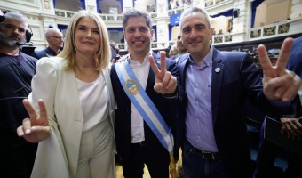 EL INTENDENTE GUSTAVO BARRERA PRESENTE EN LA ASUNCIN DEL GOBERNADOR AXEL KICILLOF