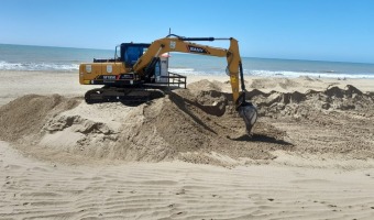 AVANZAN LOS TRABAJOS PARA ACONDICIONAR LAS PLAYAS ANTE LA TEMPORADA 2023/2024