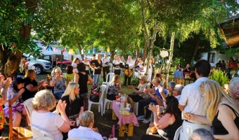 GRAN CELEBRACIN DE FIN DE AO EN LA CASA DE LOS ABUELOS