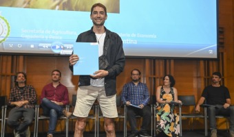 EL FOTGRAFO GESELINO TOMS ROJAS FUE RECONOCIDO POR EL EX MINISTERIO DE AGRICULTURA DE LA NACIN