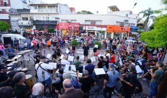 LA ORQUESTA MUNICIPAL DE VILLA GESELL LLEG A LA PEATONAL