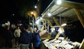 LA FERIA DE ARTESANOS DE MAR AZUL: UN ESPACIO NICO EN EL SUR DEL PARTIDO