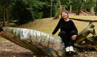 EMOTIVA INTERVENCI�N ART�STICA DEDICADA A DON CARLOS EN EL PINAR DEL NORTE