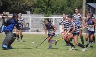 DEBUT DE LOCALES EN LA CANCHA DE HOCKEY MUNICIPAL