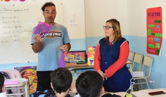 EL DIRECTOR DE PROMOCIN DE LAS ARTES VISIT LA ESCUELA N 3 DE MAR AZUL